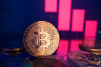ビットコインはリスクオフ継続、米雇用統計延期──FOMC議事要旨で12月利下げ期待後退