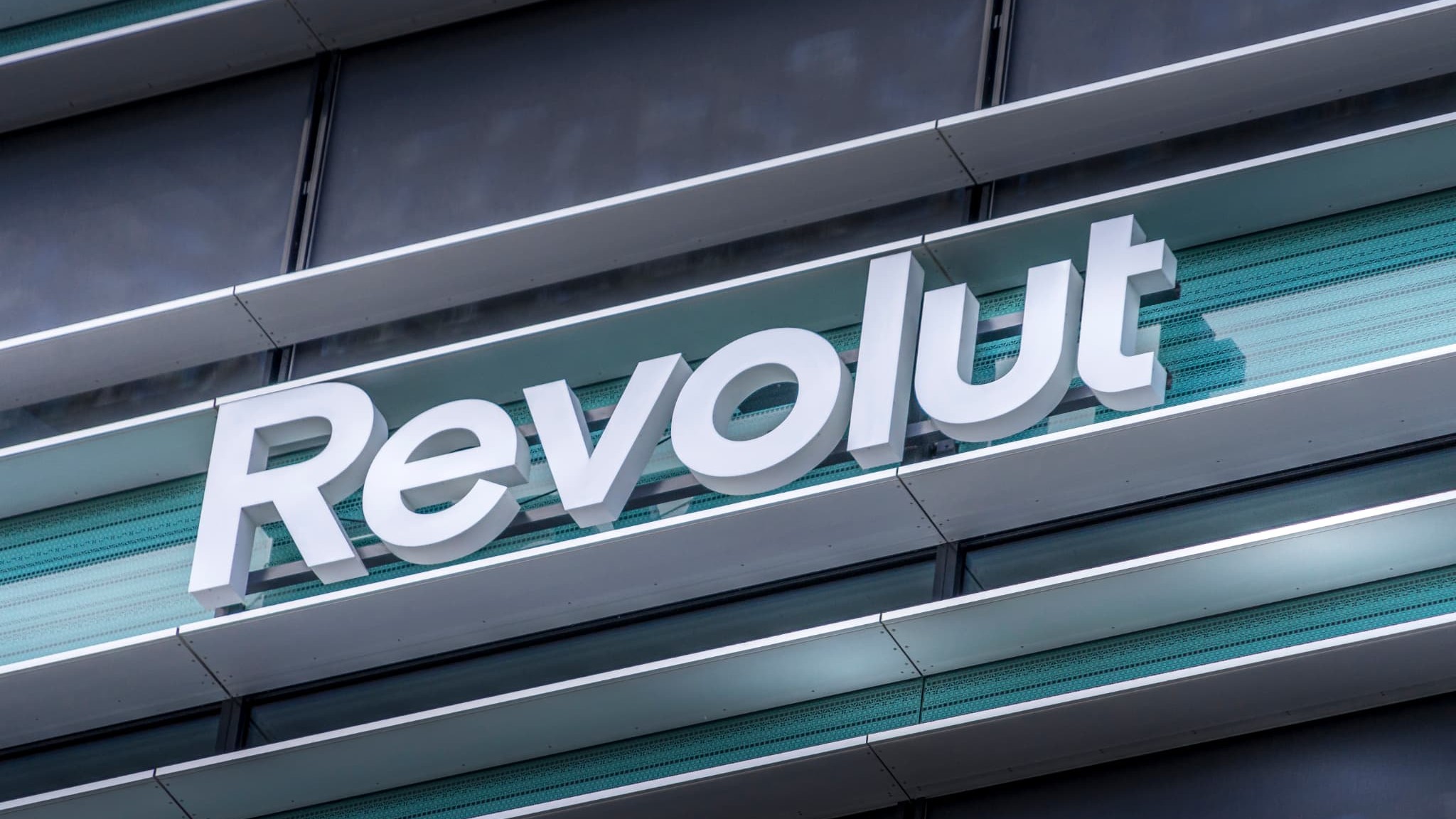 フィンテック企業「Revolut」、仏に10億ユーロ出資──パリに西欧本社を新設へ
