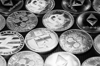 ビットコイン最高値後に資金流入、アルトコイン急騰 ― SOL・DOGE・HEXなどが8～20％上昇