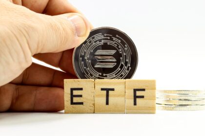 米国初のソラナ現物ステーキングETF「SSK」取引開始──初日の取引量2,000万ドル