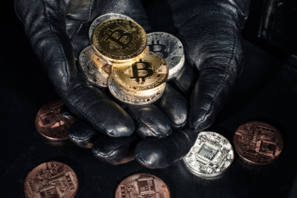 仮想通貨トレーダーを狙う追跡器──車のエンジンルームで発見、警察へ通報