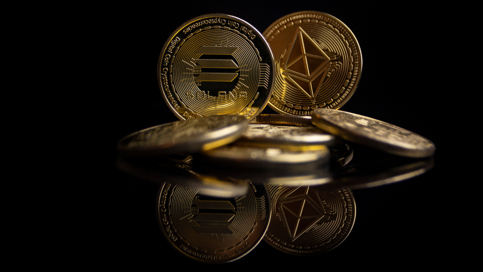 手数料収入は半減、取引件数は倍増──主要チェーンの乖離＝ビットワイズ